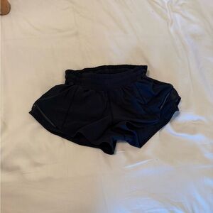 Lululemon women hotty hot 2.5 shorts Navy